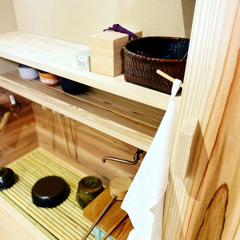 本格和室に炉を切って作った茶室と水屋｜F様邸